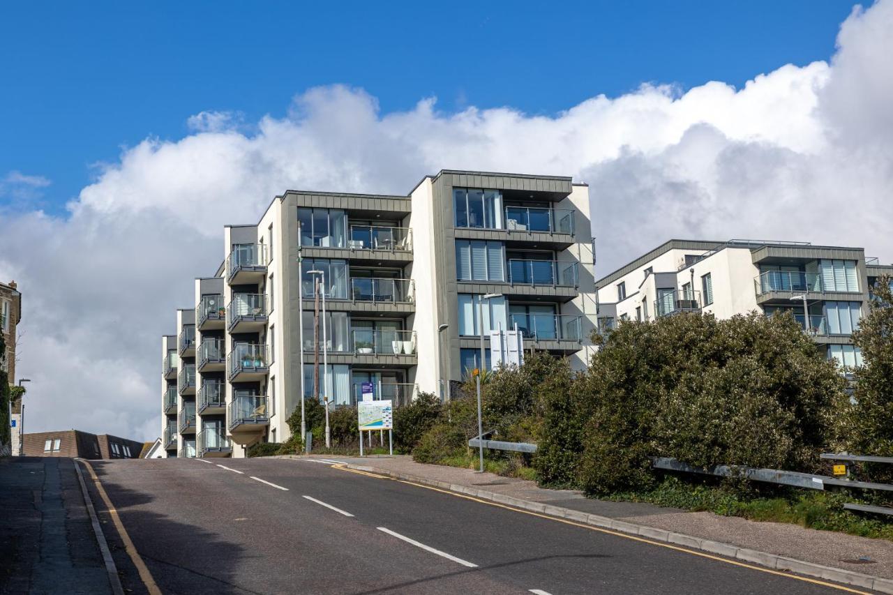 Seaview West Coast - Exceptional - 2 Bedrooms Sleeps 5 -Stunning Sea Views - 500 Metres To Beach Bournemouth Exterior photo