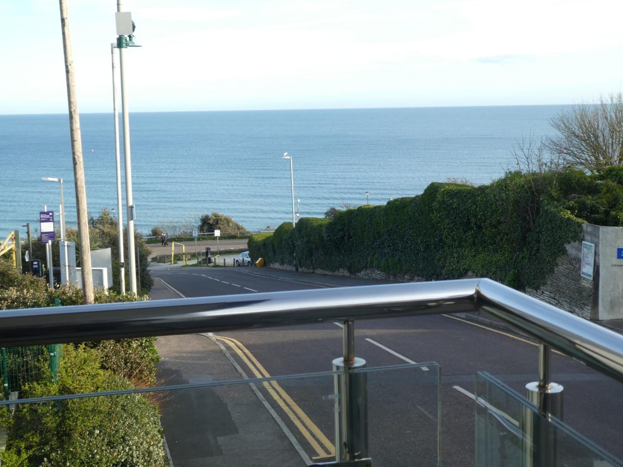 Seaview West Coast - Exceptional - 2 Bedrooms Sleeps 5 -Stunning Sea Views - 500 Metres To Beach Bournemouth Exterior photo